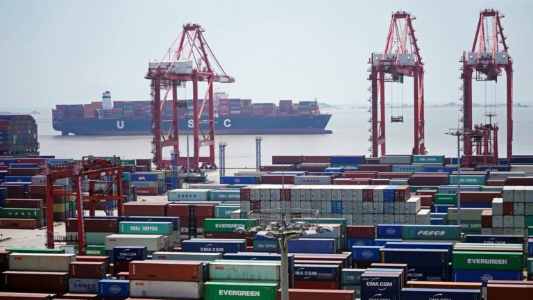 Čínsky dovoz v apríli vyskočil o 8,4 %, čím prekonal očakávania, keďže nákupy z USA rastú