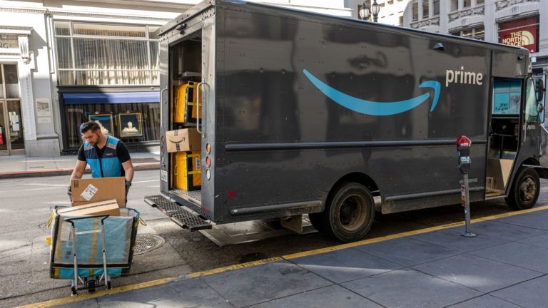 Prepúšťanie Amazonu zasiahlo jeho jednotku Buy with Prime