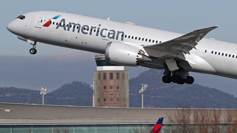 Zisk American Airlines (AAL) za 4. štvrťrok 2023