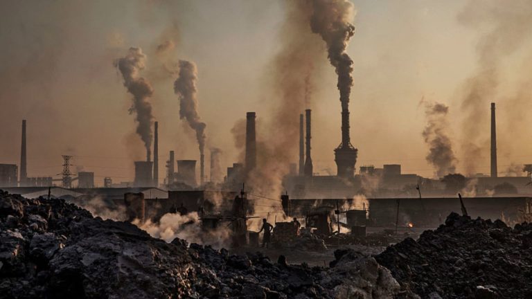 Čína a India sa tak skoro nedokážu odstaviť od uhlia