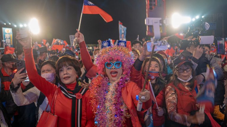 USA a Čína pozorne sledujú, ako Taiwan smeruje k volebným urnám