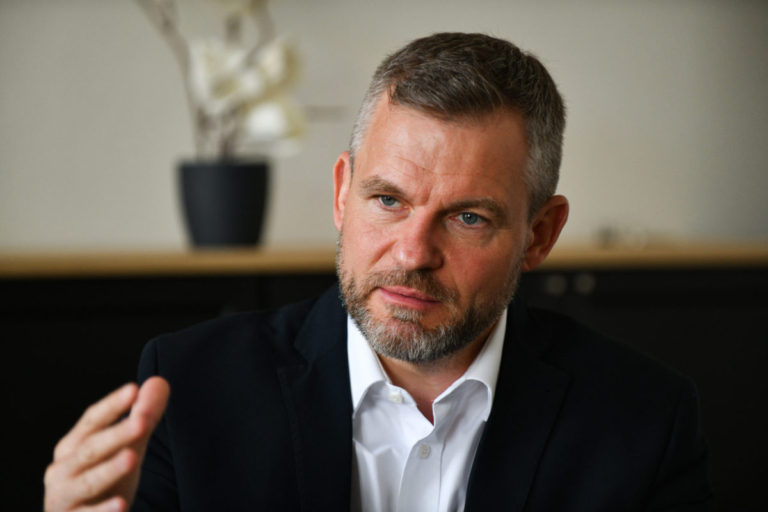 Pellegrini by ako prezident nevyslal žiadneho slovenského vojaka na Ukrajinu, falošné hrdinstvo nie je na mieste