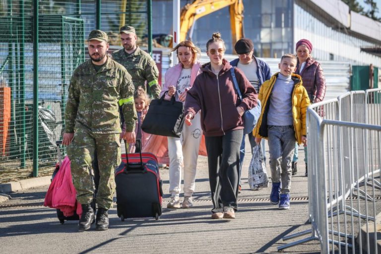 Dočasnú ochranu v Únii malo takmer 4,3 milióna Ukrajincov, počet utečencov stúpol najmä v Nemecku