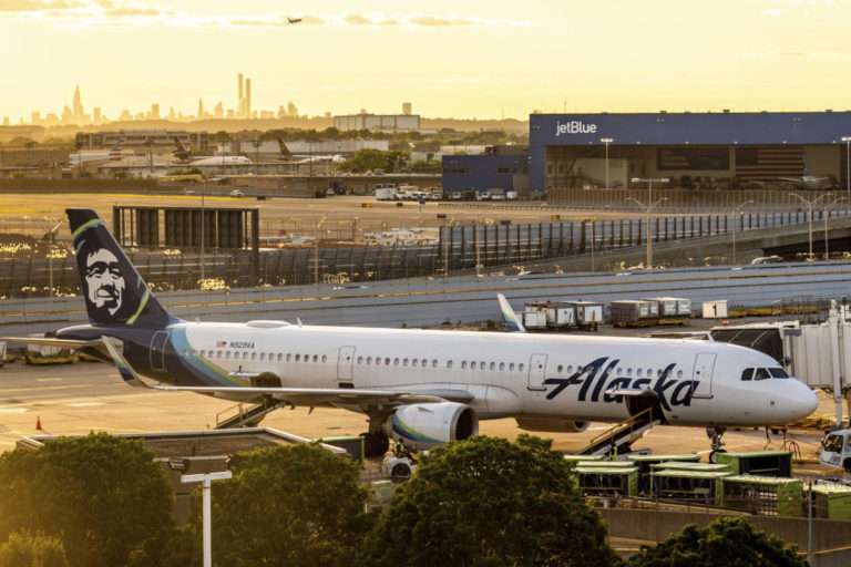 Lietadlu spoločnosti Alaska Airlines vypadol počas letu panel s oknom, šokovaní pasažieri potrebovali kyslíkové masky
