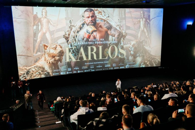 Rivali Karlos Vémola a Attila Végh sa stretli na premiére Karlosovho filmu