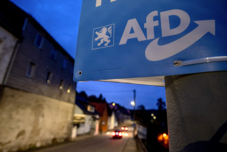 Politici z krajne pravicovej strany AfD a neonacisti údajne hovorili o plánoch na deportáciu ľudí z Nemecka