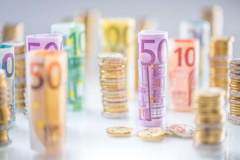 Minimálna mzda by mohla o tri roky dosiahnuť 1 000 eur, Tomášovo ministerstvo pripravuje zmeny