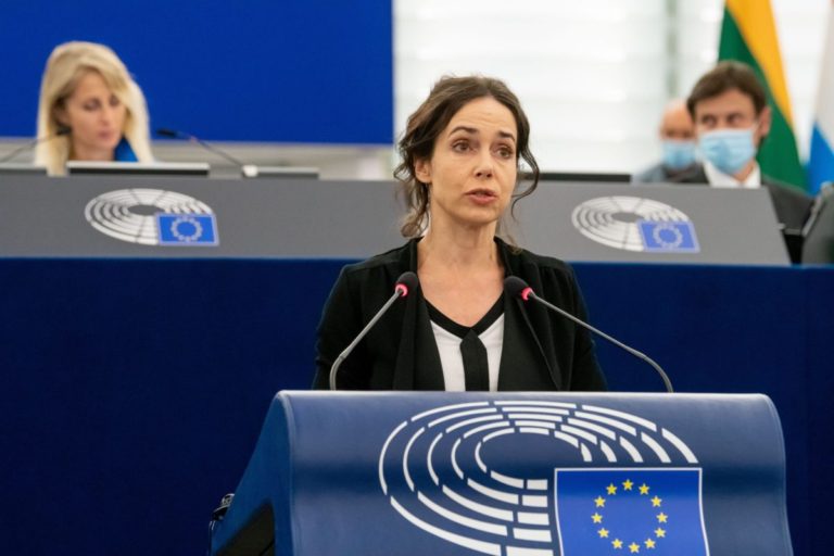 Európsky parlament schválil uznesenie, ktoré kritizuje kroky Ficovej vlády. Lexmann ho nepodporila
