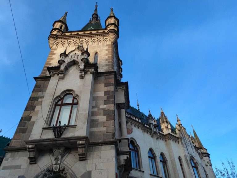 V rámci Potuliek mestom Košice mali návštevníci možnosť vstúpiť do priestorov Jakabovho paláca (video+foto)