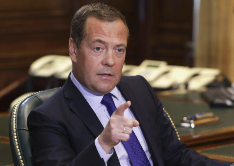 Medvedev nazýva Ukrajinu „rakovinovým nádorom“, podľa neho bude Rusko bojovať aj o desať či 50 rokov