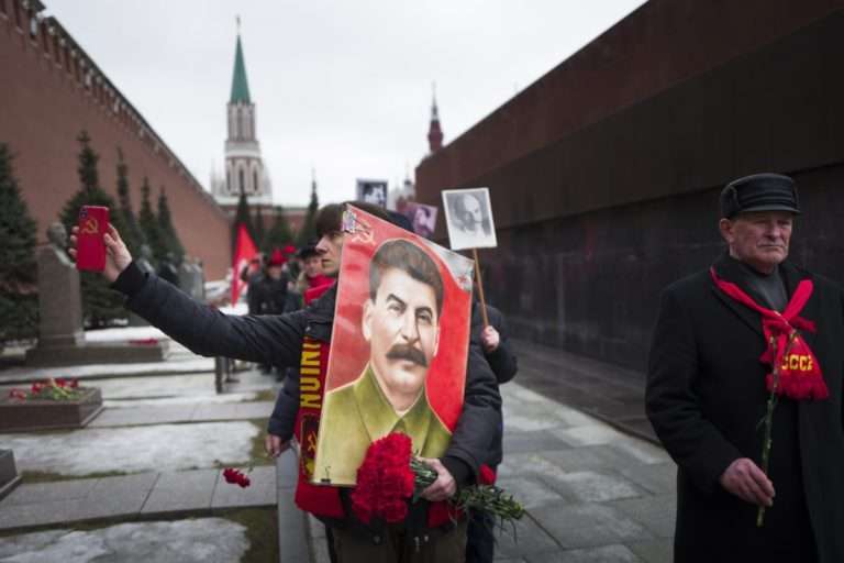 Obnovili Rusi sovietsku kontrarozviedku SMERŠ založenú Stalinom? Podľa Britov to je možné