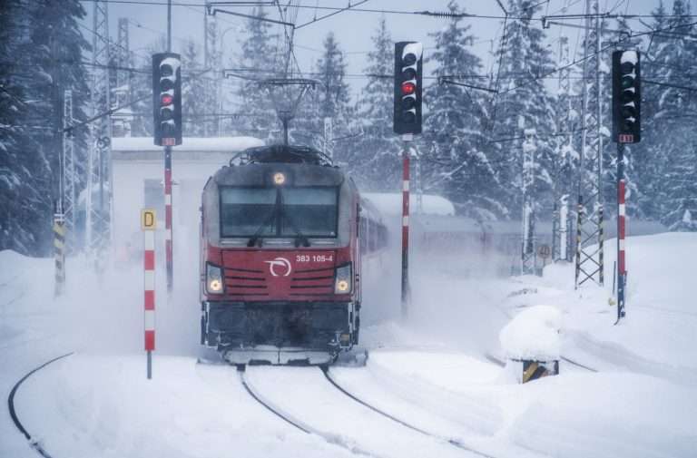 ZSSK posilní vlakové spojenia aj počas posledných sviatočných dní, pôjde o rýchliky aj komerčné IC vlaky