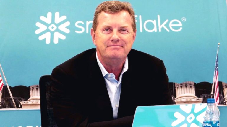Snowflake hovorí, že Frank Slootman odchádza do dôchodku ako generálny riaditeľ;  akcie klesajú o 20%