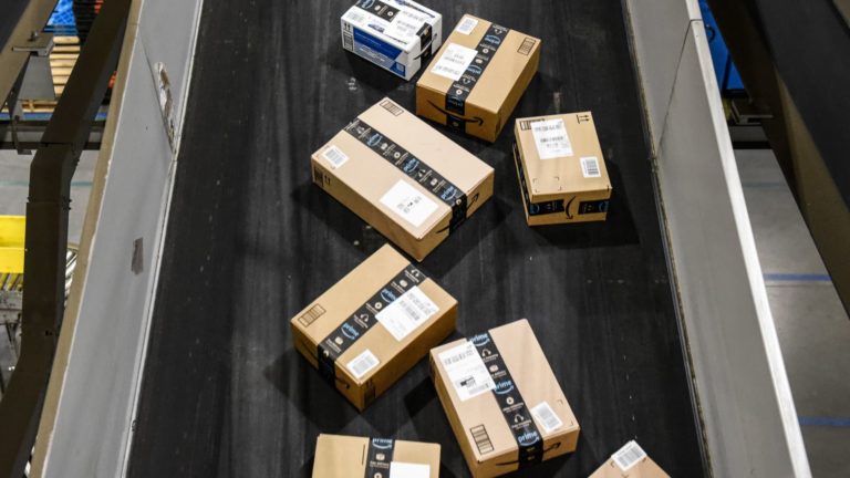 Amazon zaplatí 1,9 milióna dolárov ako vyrovnanie za vykorisťovanie zmluvných pracovníkov