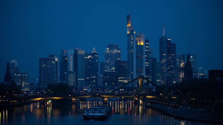 Straty nemeckej centrálnej banky stúpajú, čím sa vymazávajú rezervy na riziká