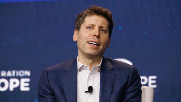 Generálny riaditeľ OpenAI Sam Altman údajne hľadá bilióny dolárov na projekt čipov AI