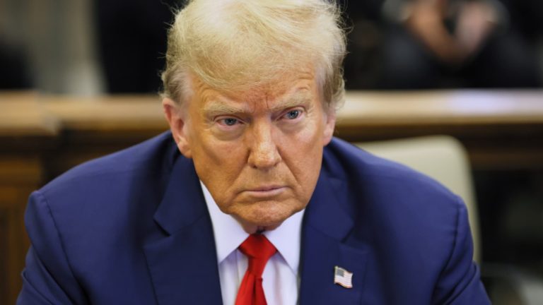 Najvyšší súd prikázal Trumpovi, aby odpovedal na výzvu imunity
