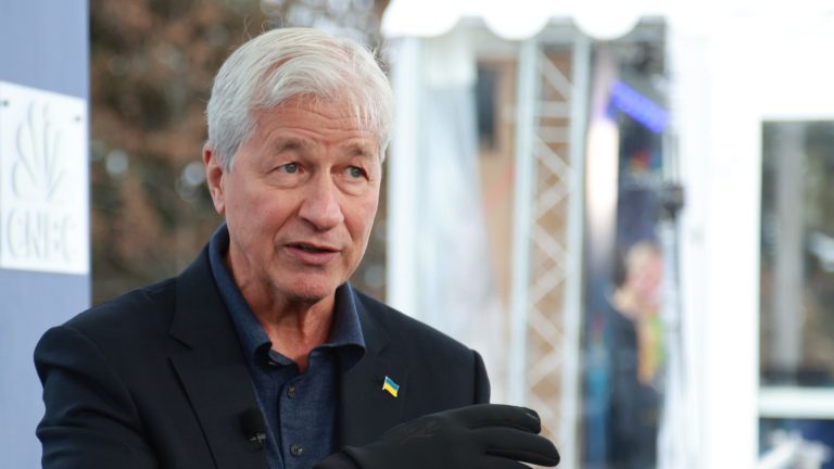 Jamie Dimon je 'opatrný vo všetkom', pretože vidí riziká pre mäkké pristátie