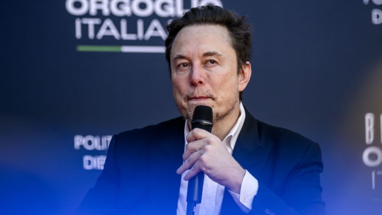 Predseda Snemovne reprezentantov Číny požaduje od Elona Muska, aby americkým jednotkám na Taiwane poskytol internet SpaceX