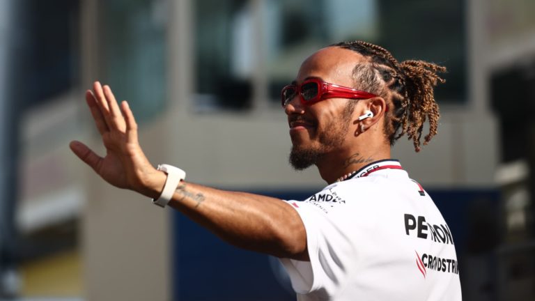 Hviezda Formuly 1 Lewis Hamilton sa pripojí k Ferrari