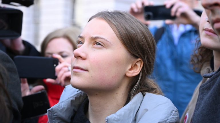 Greta Thunbergová bola zbavená priestupku proti verejnému poriadku počas protestu proti rope v Londýne