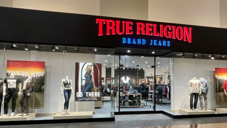 Džínsy značky True Religion skúma výpredaj