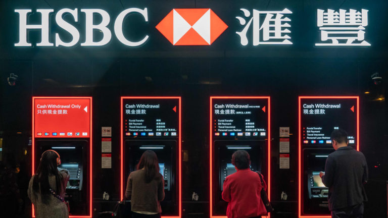 Ročný zisk HSBC pred zdanením vyskočil o 78 %, zaostáva za odhadmi trhu