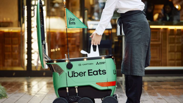 Uber Eats začne s dodávkami samojazdiacich robotov v Japonsku
