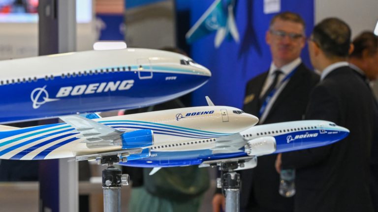 Boeing ponúka 737 Max ako „najbezpečnejšie lietadlo“, komentuje čínsky Comac C919