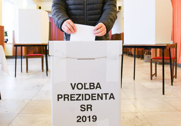 Požiadať o hlasovací preukaz mailom alebo listom je možné do pondelka. Čo všetko musí obsahovať žiadosť?