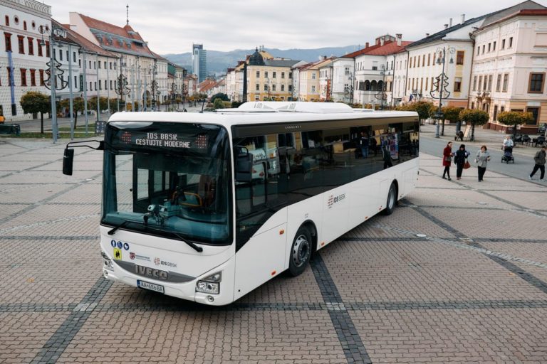 Zavádzanie integrovaného dopravného systému v Banskobystrickom kraji sprevádzajú problémy