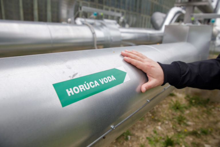 Košice sú o krok bližšie k vykurovaniu geotermálnym teplom, primátor Polaček podpísal zmluvu so spoločnosťou MH Teplárenský holding