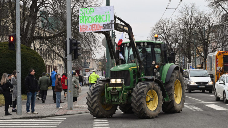 Poľnohospodári plánujú zablokovať Hlavnú ulicu v Galante. Kedy tento protest nastane?