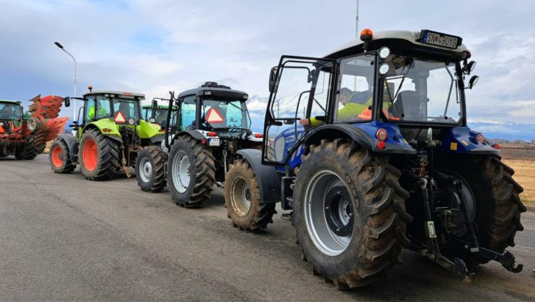 Kolóna traktorov zablokuje aj ďalšie mesto na Slovensku, farmári plánujú obsadiť frekventovanú križovatku v Trnave