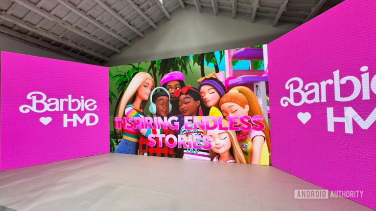 HMD vyrába vyklápací telefón Barbie a prispôsobiteľný smartfón