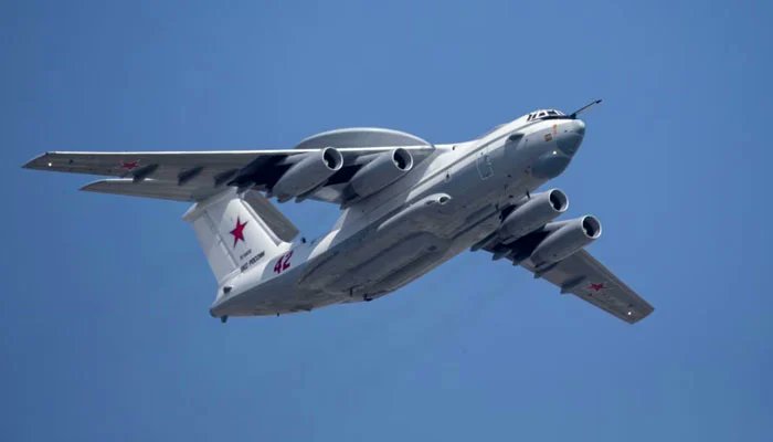 Ukrajina zostrelila ďalšie ruské lietadlo A-50, zničili ho nad Azovským morom (video)