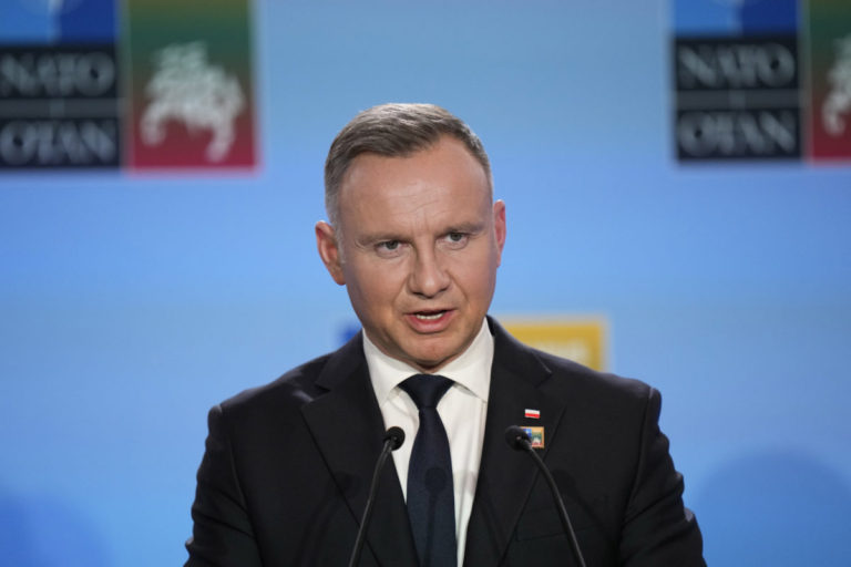 Poľský prezident vyzval ostatných členov NATO na zvýšenie obranných výdavkov,