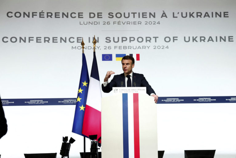 Nič nie je vylúčené, hovorí prezident Macron o vyslaní vojakov na Ukrajinu