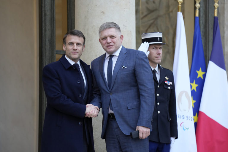 Fico odporučil novinárom a opozičným politikom, aby prestali paberkovať, robiť propagandu a byť aktivistami (video)