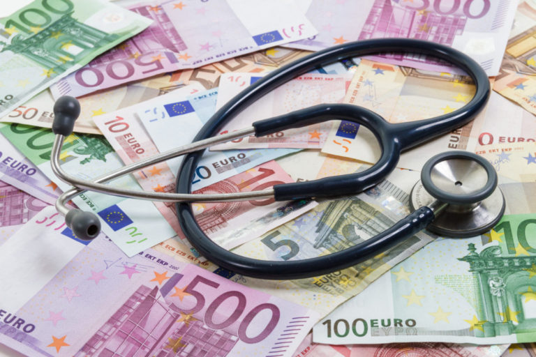 Platy niektorých lekárov sa zvýšili o stovky eur, mzdový automat si tento rok vyžiada cez 250 miliónov eur