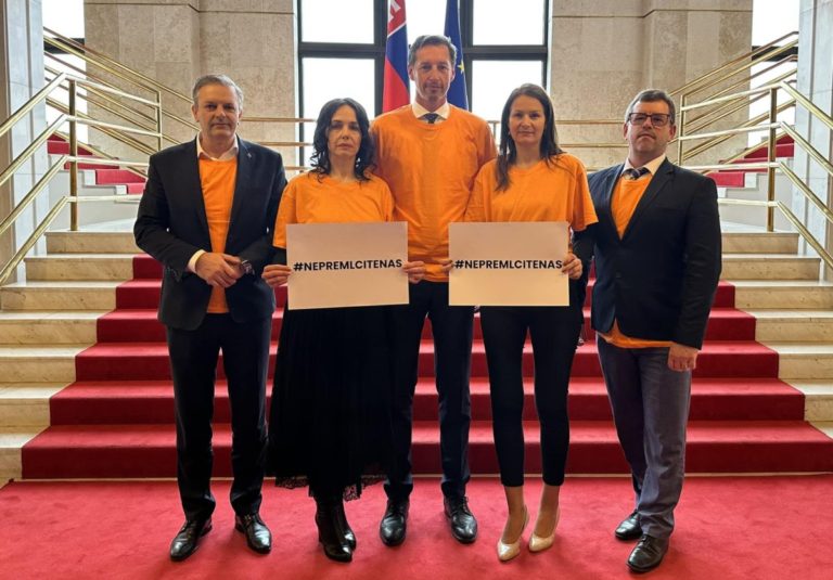 Novela Trestného zákona hanebne pošliapava práva žien a dievčat, Glück podľa Holečkovej „prerazil dno“ (video)