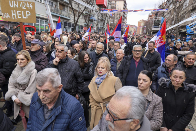Kosovskí Srbi protestovali proti zákazu požívania srbského dinára, hovoria o diskriminácii a porušovaní práv