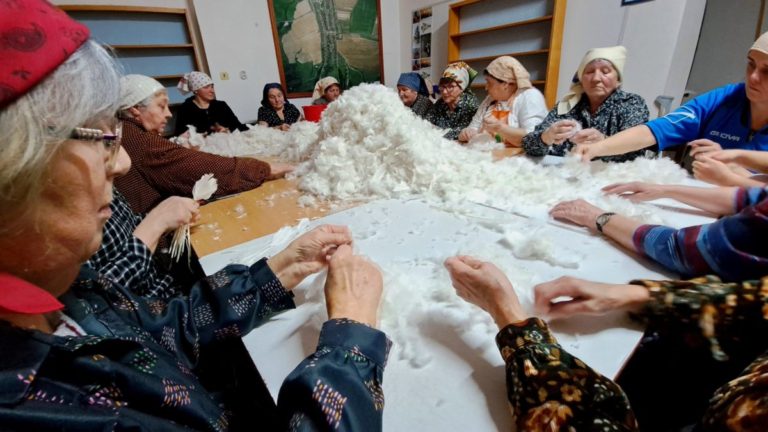 V Spišskom Bystrom opäť párajú perie, chcú obnoviť tradíciu (video+foto)