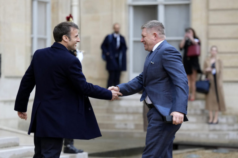 Atmosféra na stretnutí v Paríži bola vojnová a nepadlo ani jediné slovo o mierovom pláne, zhodnotil Fico (video)