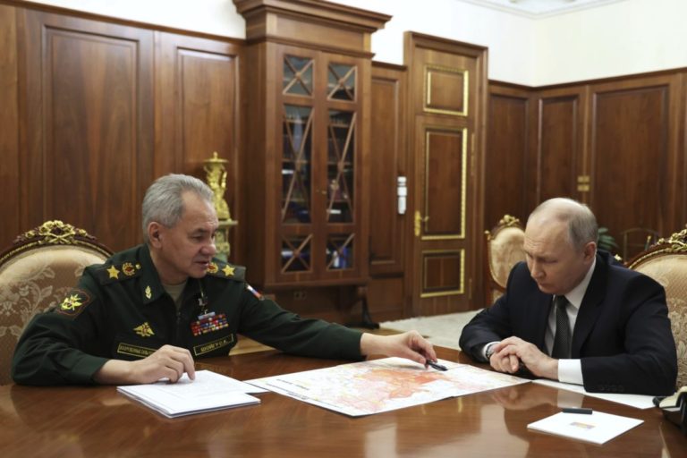 Naša pozícia je celkom jasná a transparentná, hovorí Putin o jadrových zbraniach vo vesmíre