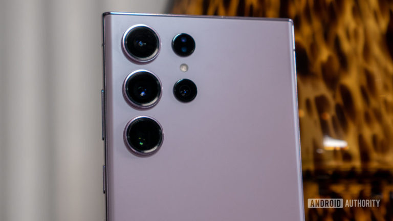 Spoločnosť Samsung vám teraz umožňuje fotografovať hore nohami bez toho, aby ste museli telefón prevrátiť hore nohami