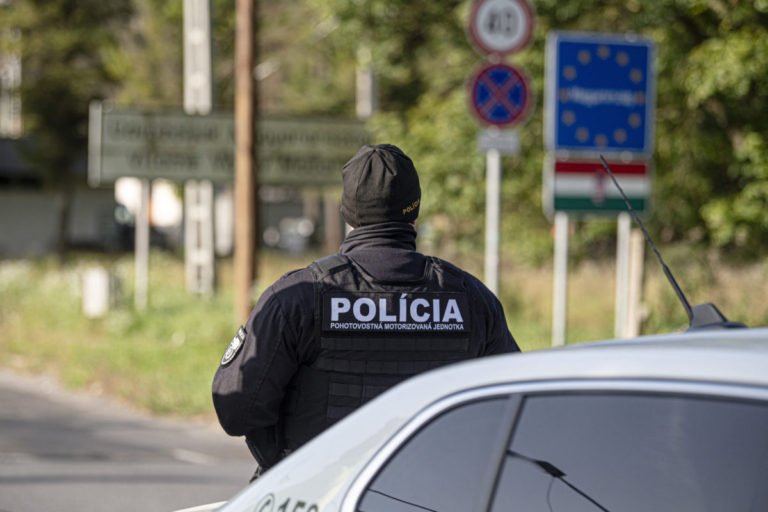 Trestné sadzby za prevádzačstvo sa zvyšovať nebudú, nasadenie policajtov na jednu noc však nie je riešením