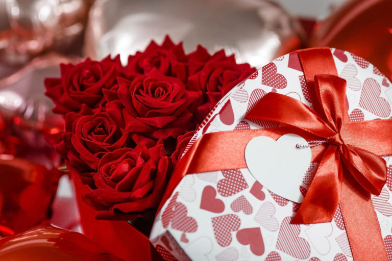 Láska sa podľa niektorých ľudí dá kúpiť za peniaze, Sviatok svätého Valentína využívajú obchodníci aj podvodníci