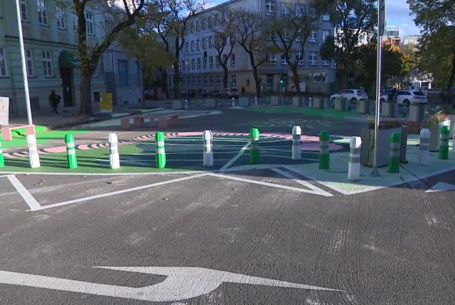 Sedenie pri križovatke aj dýchanie exhalátov. Metropolitný inštitút Bratislavy však pešiu zónu bráni