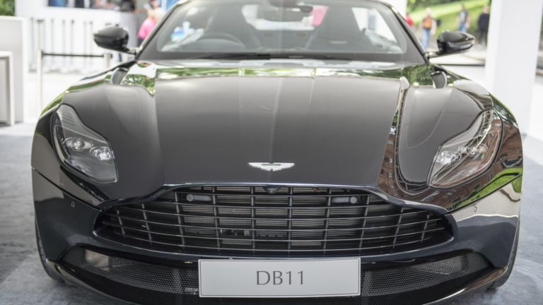 Straty Aston Martin sa takmer zdvojnásobili kvôli nižším predajom, no automobilka predpokladá rast z nových modelov